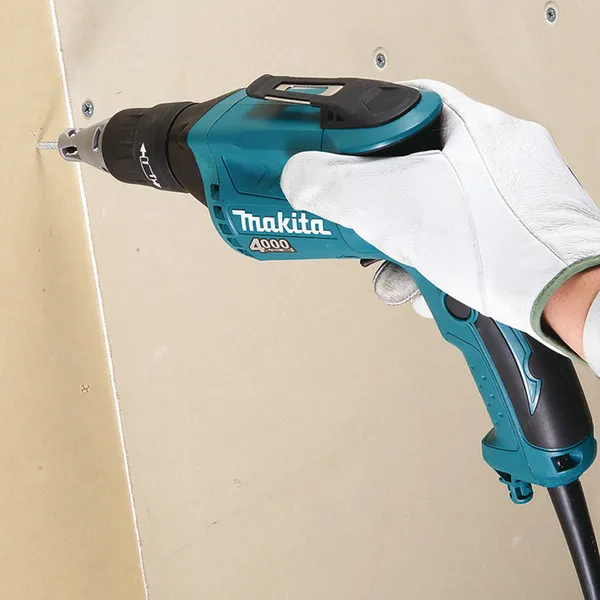 Foto 2 de Parafusadeira Makita com Porta Bit Magnético e 2 Pontas Phillips 20V 1/4" FS4000 220V